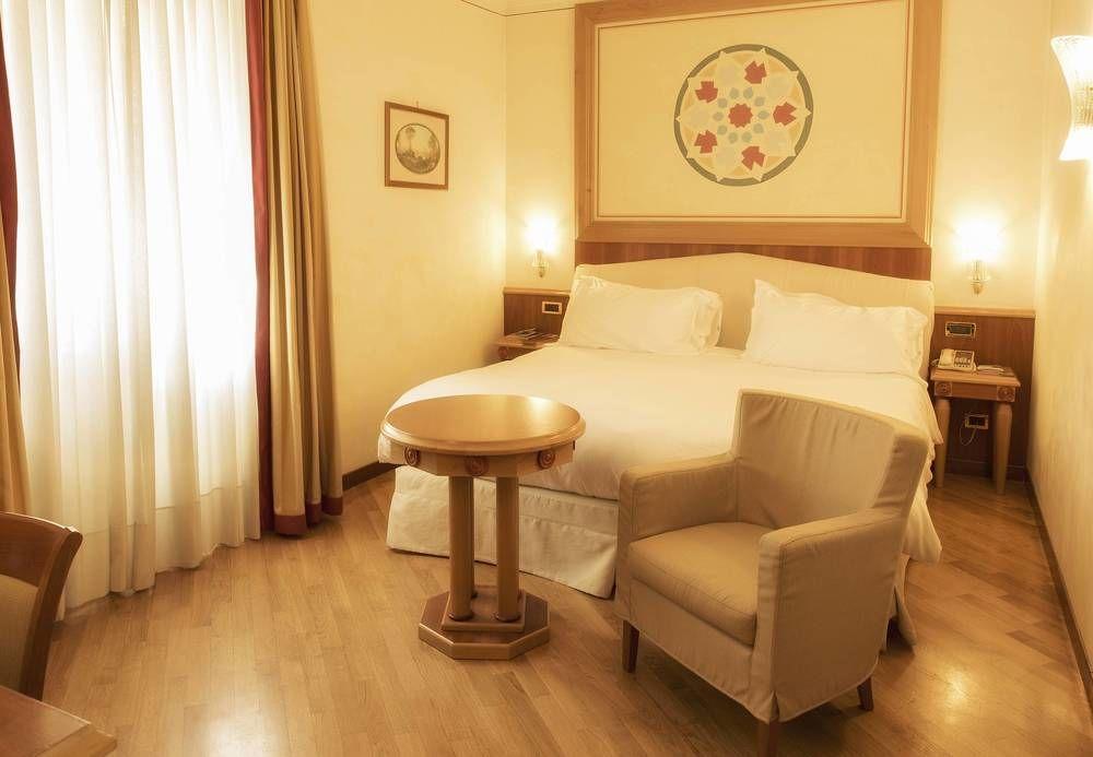 Hotel Renaissance Mediterraneo Napels