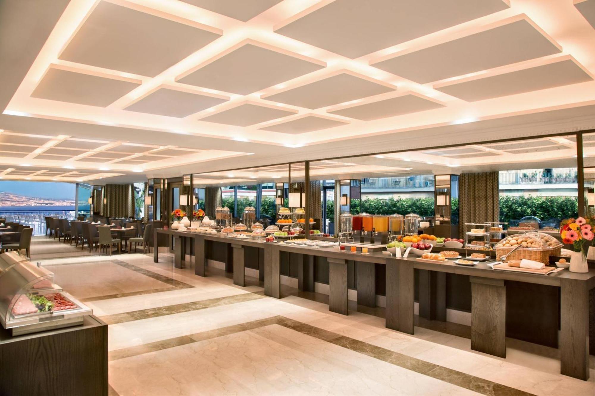 Renaissance Mediterraneo Hotel Napels