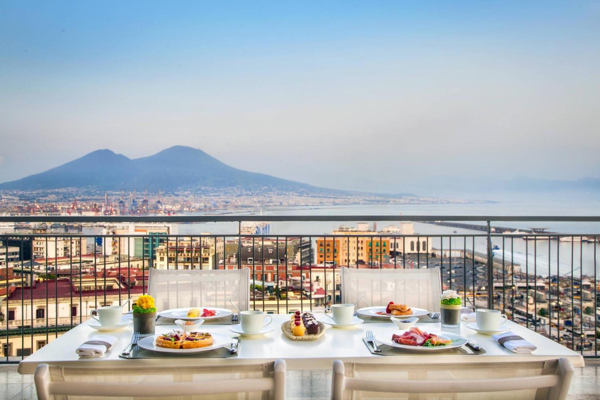 Renaissance Mediterraneo Hotel Napels