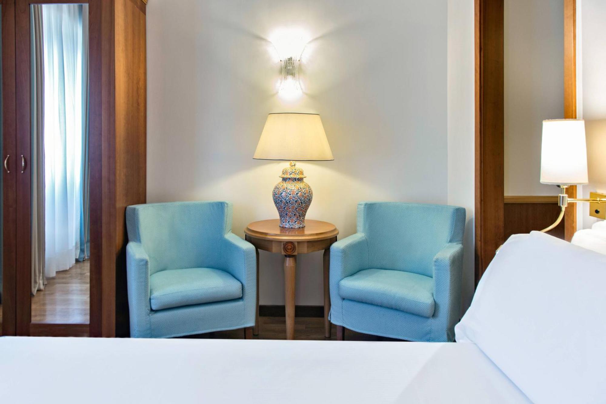 Renaissance Mediterraneo Hotel Napels