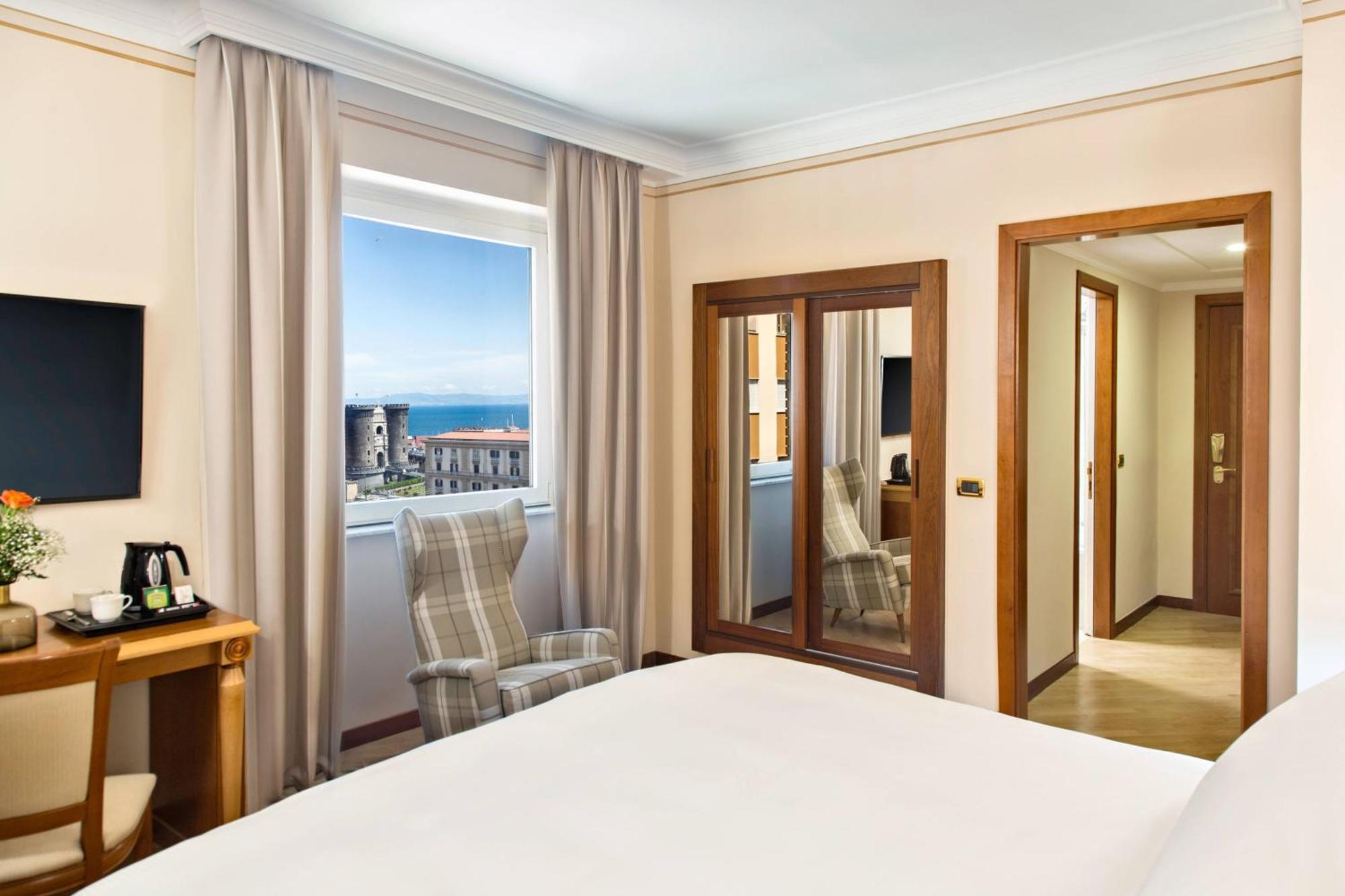 Renaissance Mediterraneo Hotel Napels